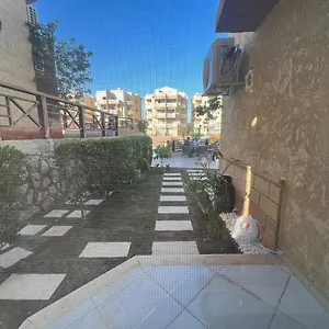 Deluxe Brand New Apartment *