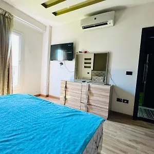 Sunny Lakes Apartment *