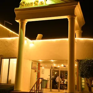 Hotel Sunset *