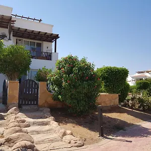 Studio In Luxurious Compound Next To Main Road Appartement *